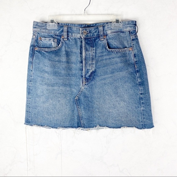[H&M] Classic Frayed Cutoff Jean Skirt - Picture 1 of 2